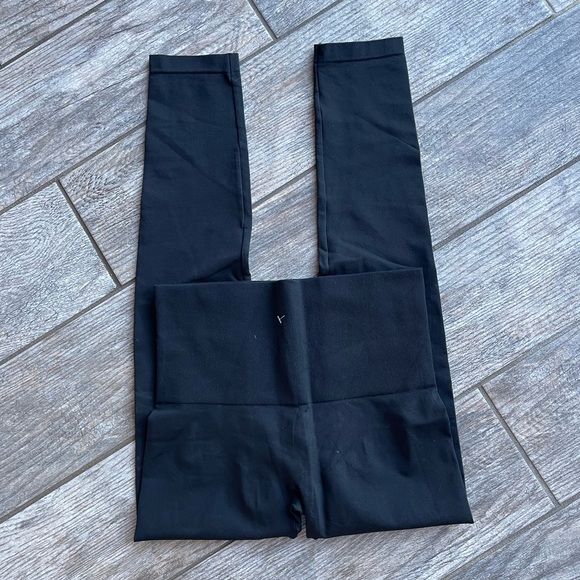 Spanx Takes Off Leggings - Picture 4 of 7